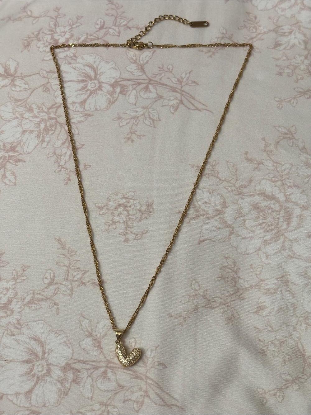 18k gold plated letter V Pendant Necklace - Elegant Women’s Jewelry